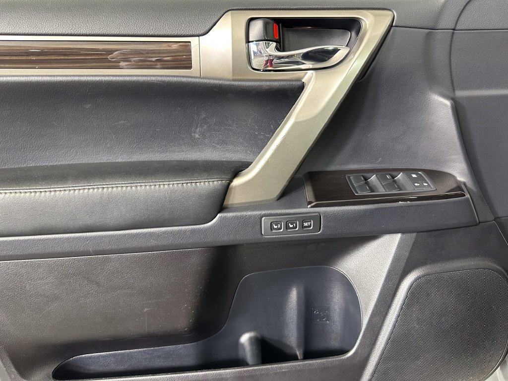 Used 2015 Lexus GX 460 AWD/4WD image 23