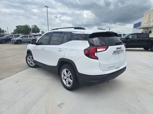 Used 2022 GMC Terrain SLE w/ Driver Convenience Package image 5