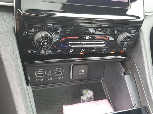 New 2025 Jeep Grand Cherokee L Laredo w/ Luxury Tech Group I image 11