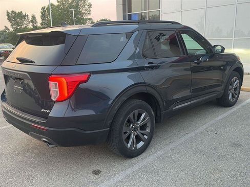 Used 2022 Ford Explorer XLT w/ Equipment Group 202A AWD/4WD image 16