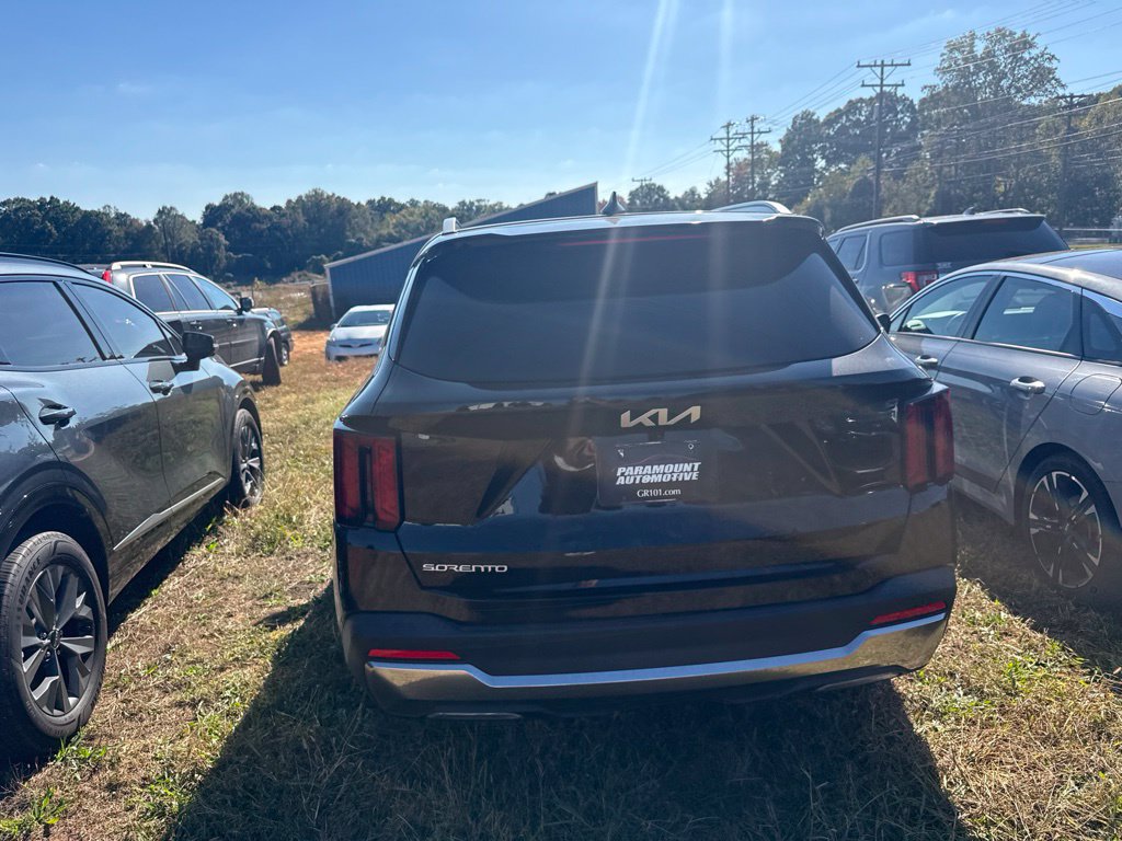 Used 2024 Kia Sorento S w/ Panoramic Sunroof Package FWD image 5