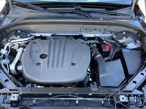 Used 2022 Volvo XC60 B5 Momentum w/ Protection Package Premier image 32