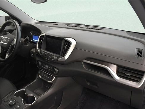 Used 2024 GMC Terrain SLT image 20