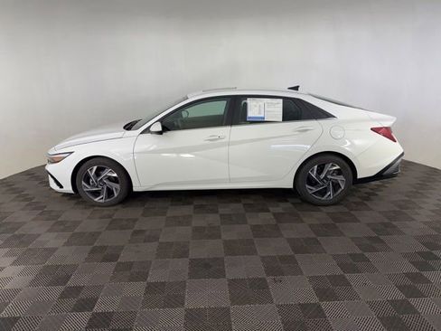 Used 2025 Hyundai Elantra SEL FWD image 10