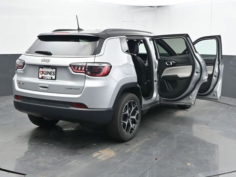 Used 2025 Jeep Compass Limited AWD/4WD image 59