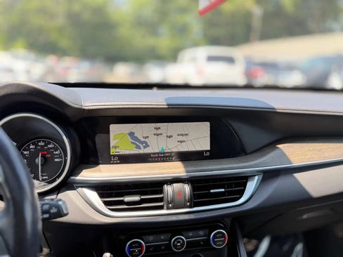 Used 2018 Alfa Romeo Stelvio Ti Lusso AWD/4WD image 17