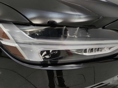 Used 2023 Volvo S90 B6 Plus AWD/4WD image 38