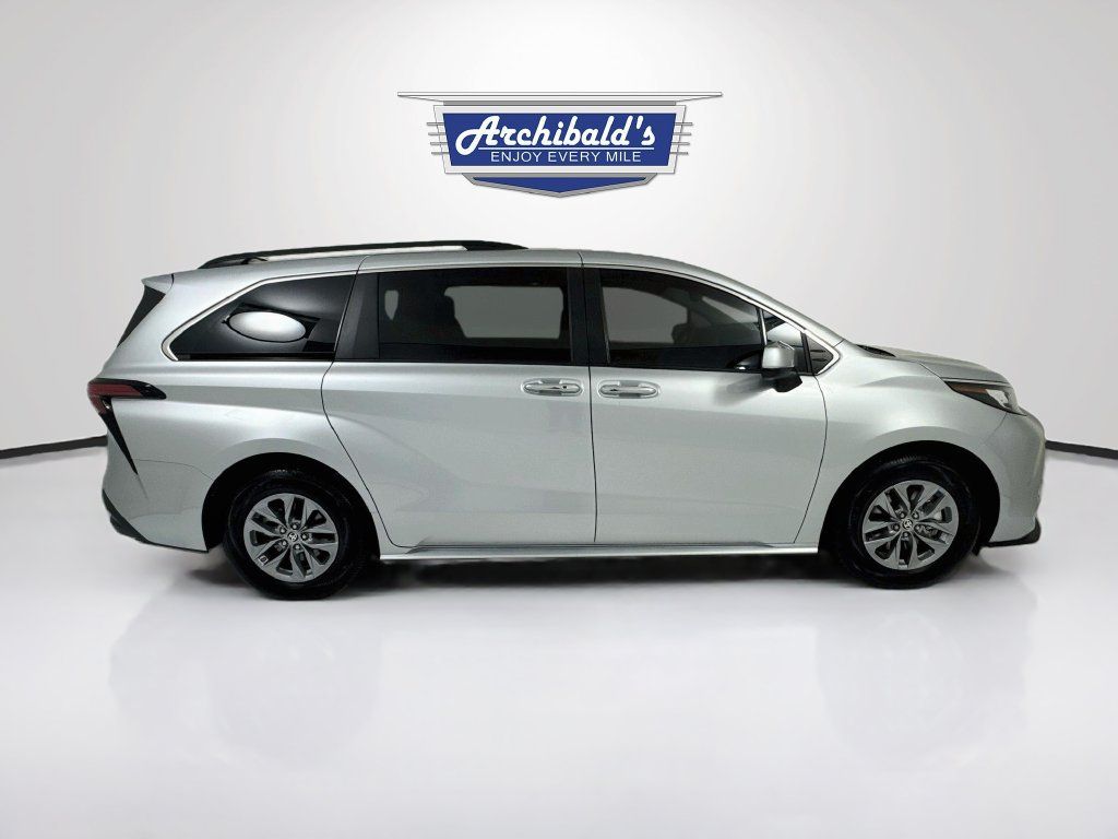 Used 2022 Toyota Sienna XLE FWD image 9