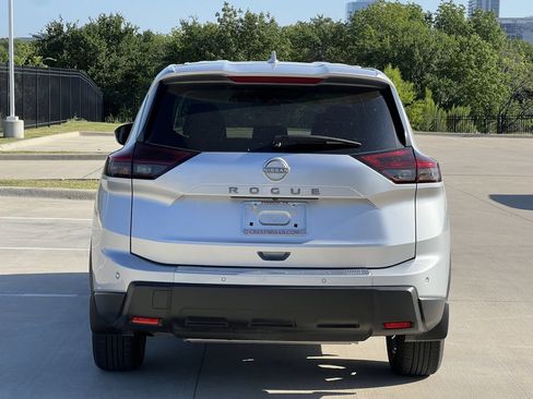 Certified 2025 Nissan Rogue SV FWD image 4