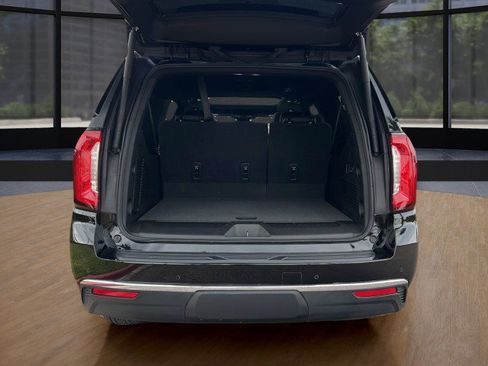 Used 2023 GMC Yukon XL SLT w/ SLT Luxury Package image 10