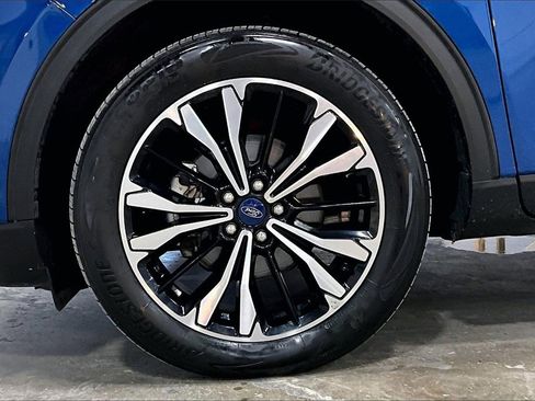 Certified 2022 Ford Escape SEL w/ SEL Stealth AWD Package image 9