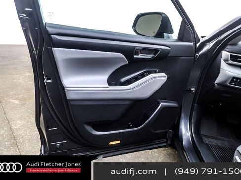 Used 2025 Toyota Highlander XLE image 22