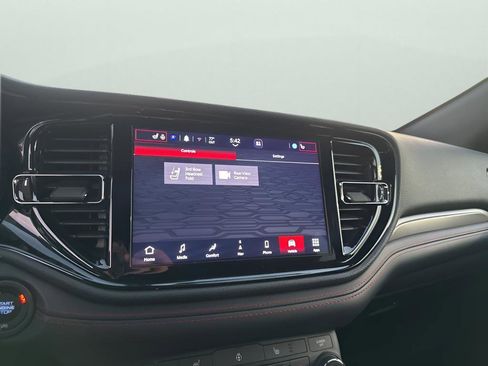 Certified 2025 Dodge Durango GT image 33