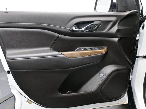 Used 2023 GMC Acadia SLE w/ Driver Convenience Package FWD image 9