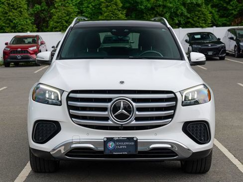 Used 2024 Mercedes-Benz GLS 450 4MATIC image 2