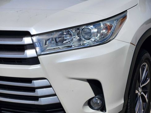 Used 2019 Toyota Highlander XLE FWD image 7