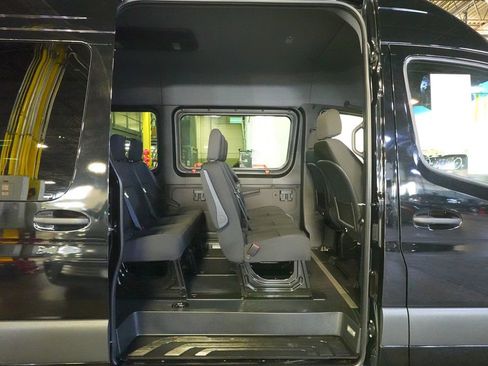 Used 2025 Mercedes-Benz Sprinter 2500 image 22