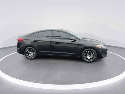 Used 2018 Hyundai Elantra SE image 9