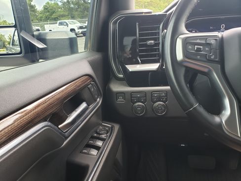 Used 2024 Chevrolet Silverado 2500 LT AWD/4WD image 12