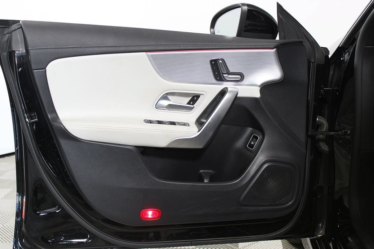 Used 2023 Mercedes-Benz CLA 250 image 9