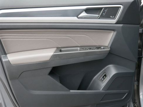 Used 2022 Volkswagen Atlas SEL Premium image 9