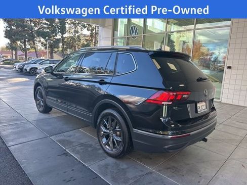Certified 2024 Volkswagen Tiguan SE w/ Panoramic Sunroof Package image 3