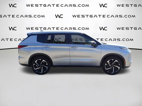 Used 2022 Mitsubishi Outlander SE image 14