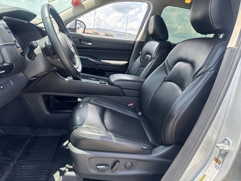 Used 2022 Nissan Pathfinder SV AWD/4WD image 16