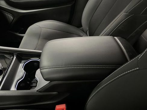 Used 2024 Jeep Grand Cherokee Laredo image 18