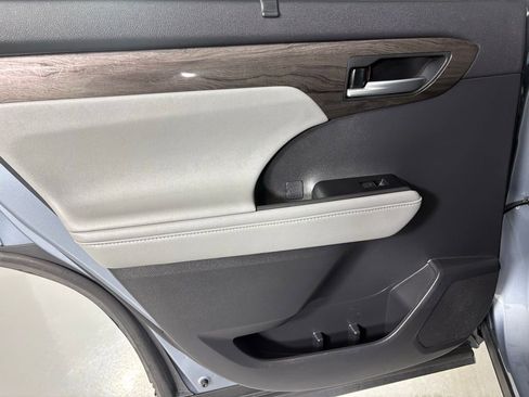 Used 2021 Toyota Highlander Limited image 34