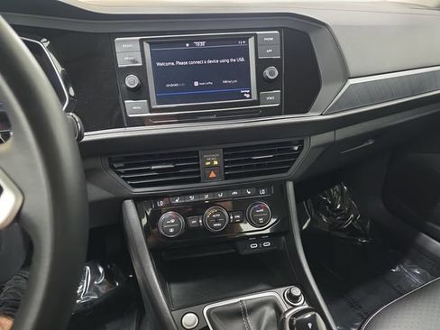 Used 2023 Volkswagen Jetta SE FWD image 20