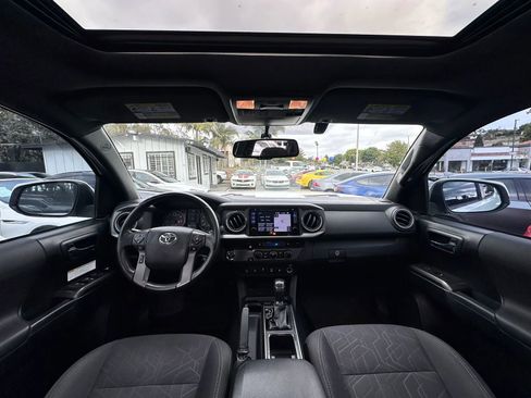 Used 2017 Toyota Tacoma TRD Off-Road RWD image 38