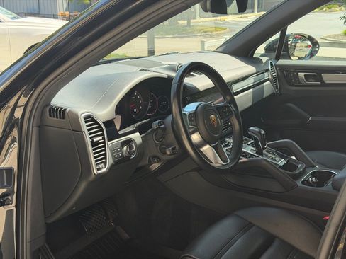 Used 2023 Porsche Cayenne Platinum Edition AWD/4WD image 19