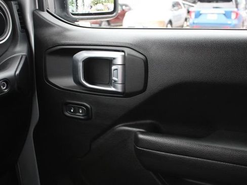 Used 2022 Jeep Gladiator Sport AWD/4WD image 19