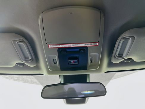 Used 2022 Toyota Camry SE image 18