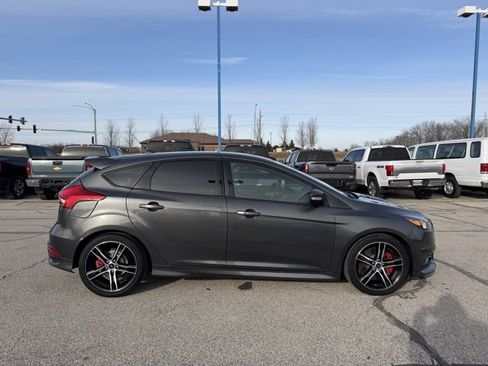 Used 2017 Ford Focus ST image 3