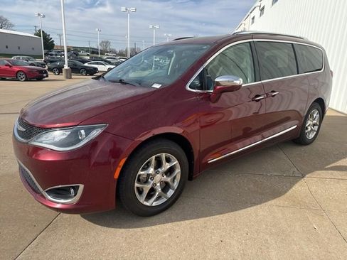 Used 2017 Chrysler Pacifica Limited w/ Advanced Safetytec Group image 4