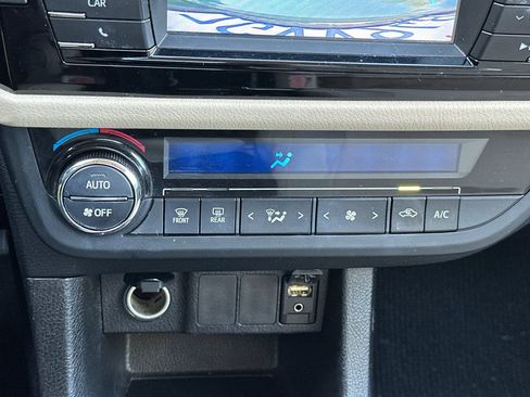 Used 2014 Toyota Corolla LE image 19