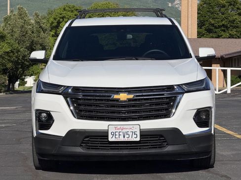 Used 2023 Chevrolet Traverse LT FWD image 2