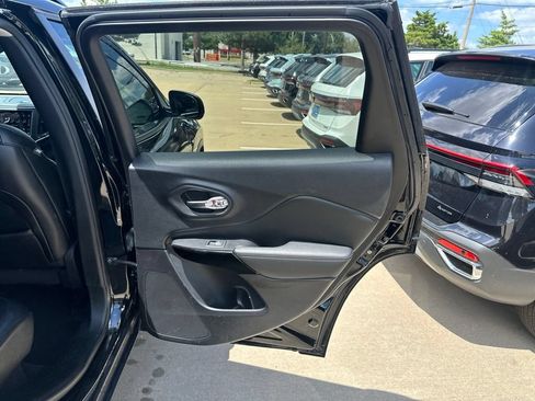 Used 2023 Jeep Cherokee Altitude Lux AWD/4WD image 17