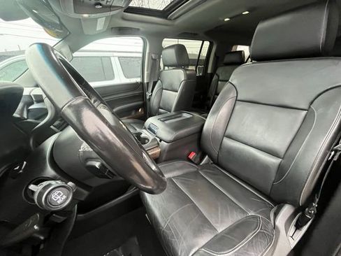 Used 2019 Chevrolet Suburban LT image 21