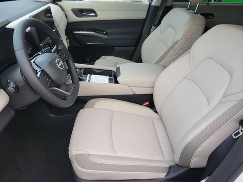 New 2026 Nissan Pathfinder SL FWD image 9