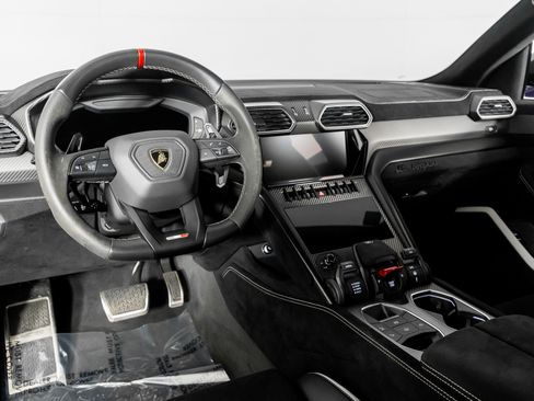 Used 2024 Lamborghini Urus Performante image 2