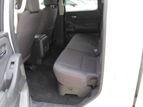 Used 2024 Nissan Frontier SV image 31