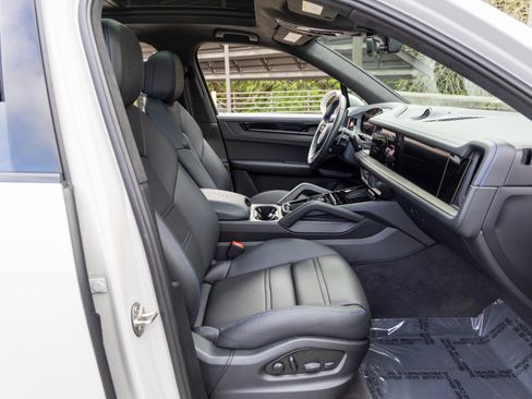 Certified 2025 Porsche Cayenne GTS image 61