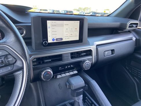 Used 2025 Toyota 4Runner SR5 AWD/4WD image 38