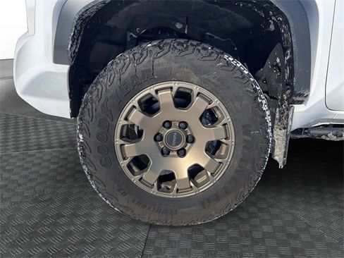 Used 2024 Toyota Tacoma Trailhunter image 14