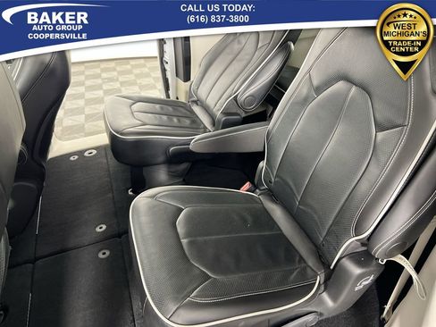 Used 2024 Chrysler Pacifica Limited image 26