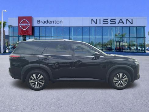 Used 2025 Nissan Pathfinder SL w/ Cargo Package FWD image 4