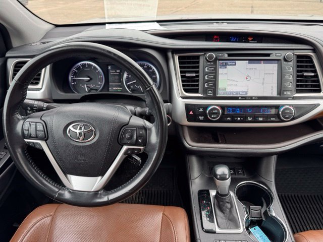 Used 2017 Toyota Highlander Limited AWD/4WD image 17